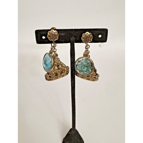 Vintage Accessocraft NYC Blue Cameo Dangle Earrings Goldtone Screwback Signed - Picture 2 of 12
